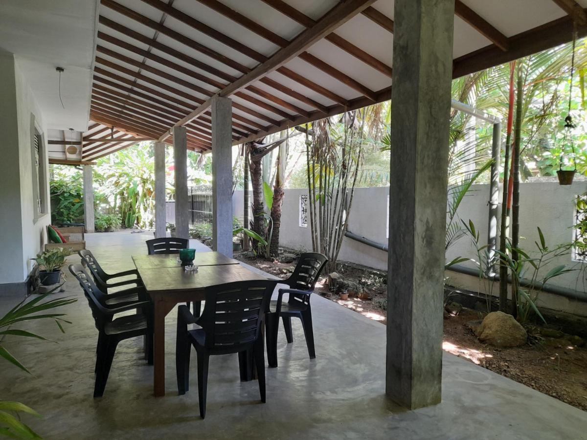 Mealanie'S House Hotell Unawatuna Exteriör bild