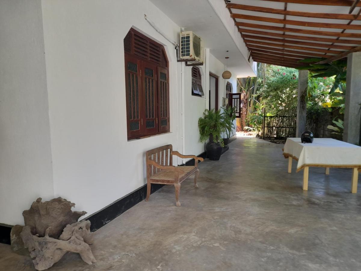 Mealanie'S House Hotell Unawatuna Exteriör bild